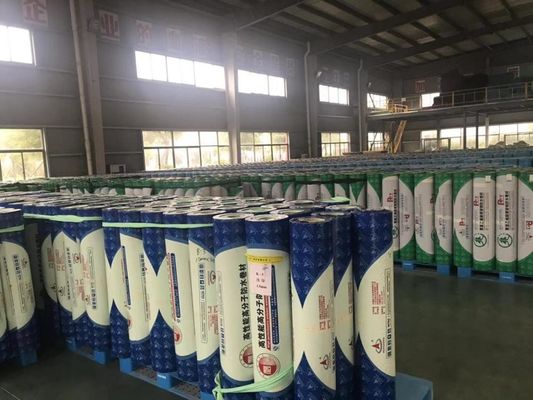 Membrana impermeable adherida por película de capa transversal para la construcción de techos y túneles ferroviarios